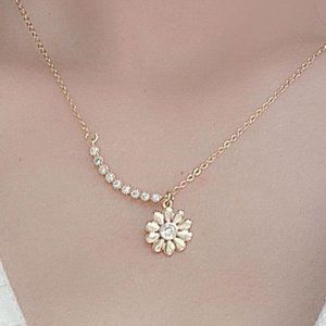 NEW 14K Gold Plated Diamond Daisy Flower Necklace